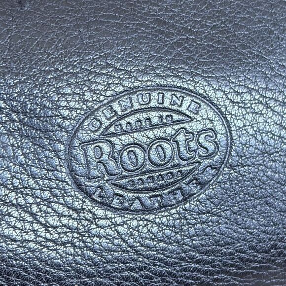 Roots Tribe Leather Large Bucket Crossbody Bag Made in Canada - Picture 8 of 11